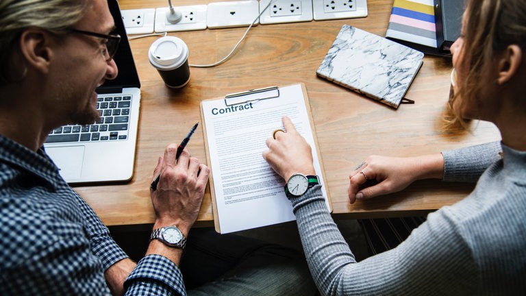 Contract tekenen bij Reflex