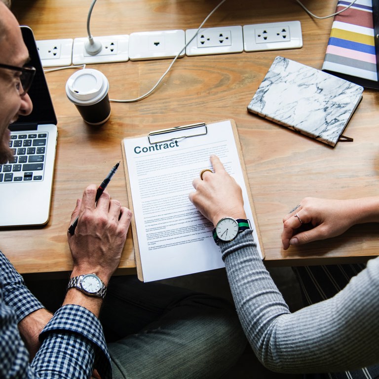 Contract tekenen bij Reflex